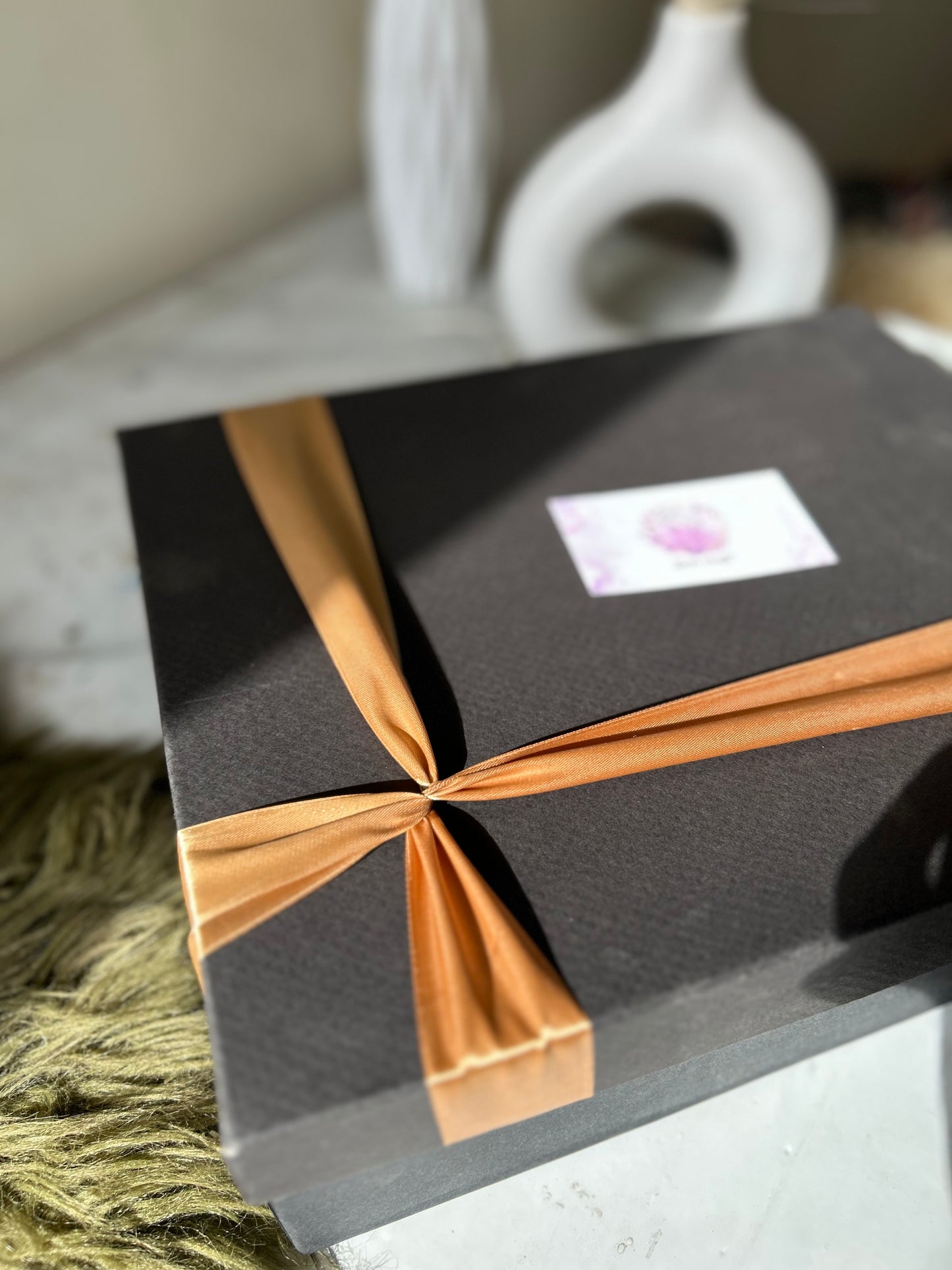 Luxe gift box β¨π«Άπ»(limelight outfit , classic jhumkas , heart pendent , bangels ) Customize name
