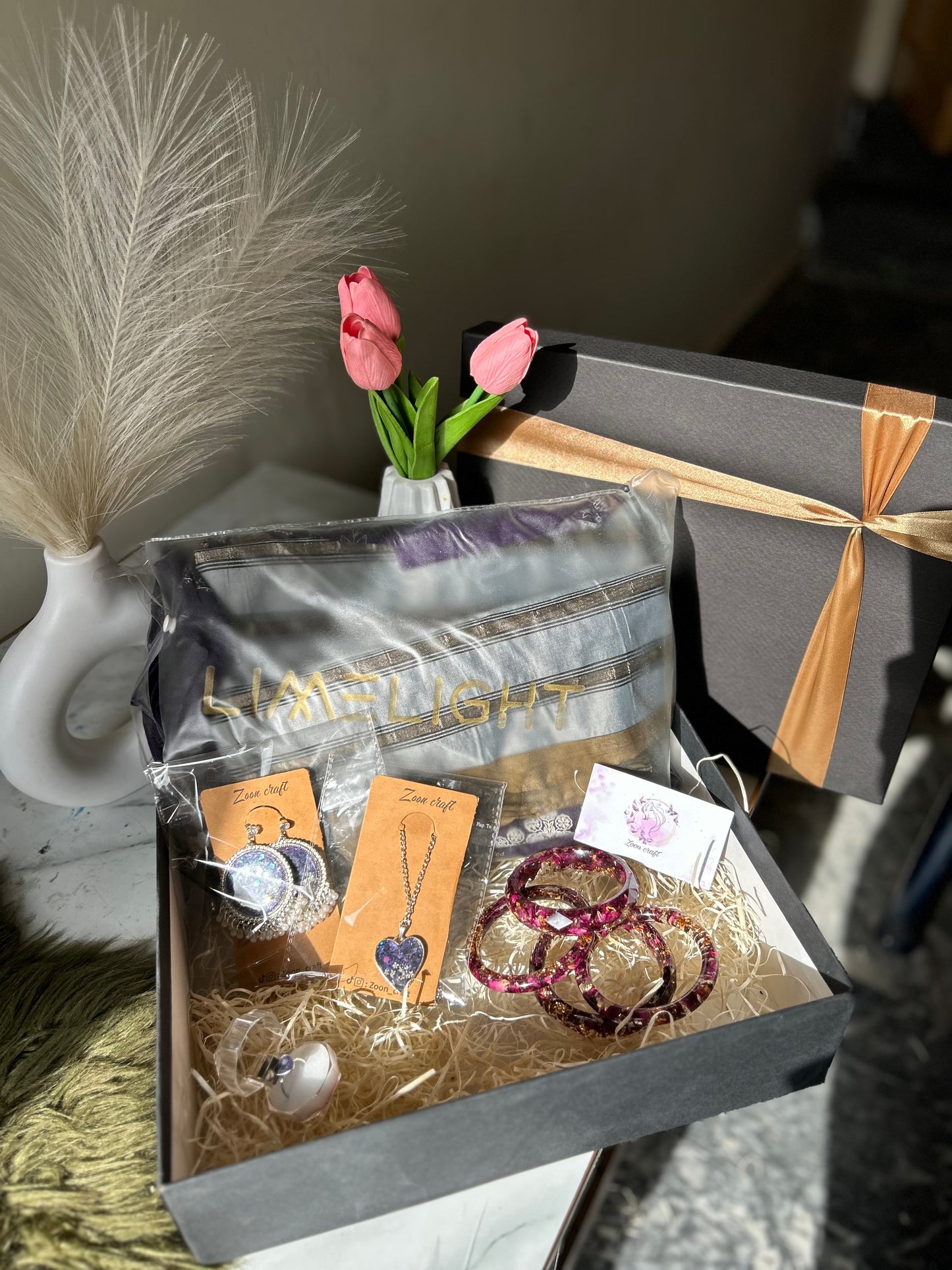 Luxe gift box β¨π«Άπ»(limelight outfit , classic jhumkas , heart pendent , bangels ) Customize name