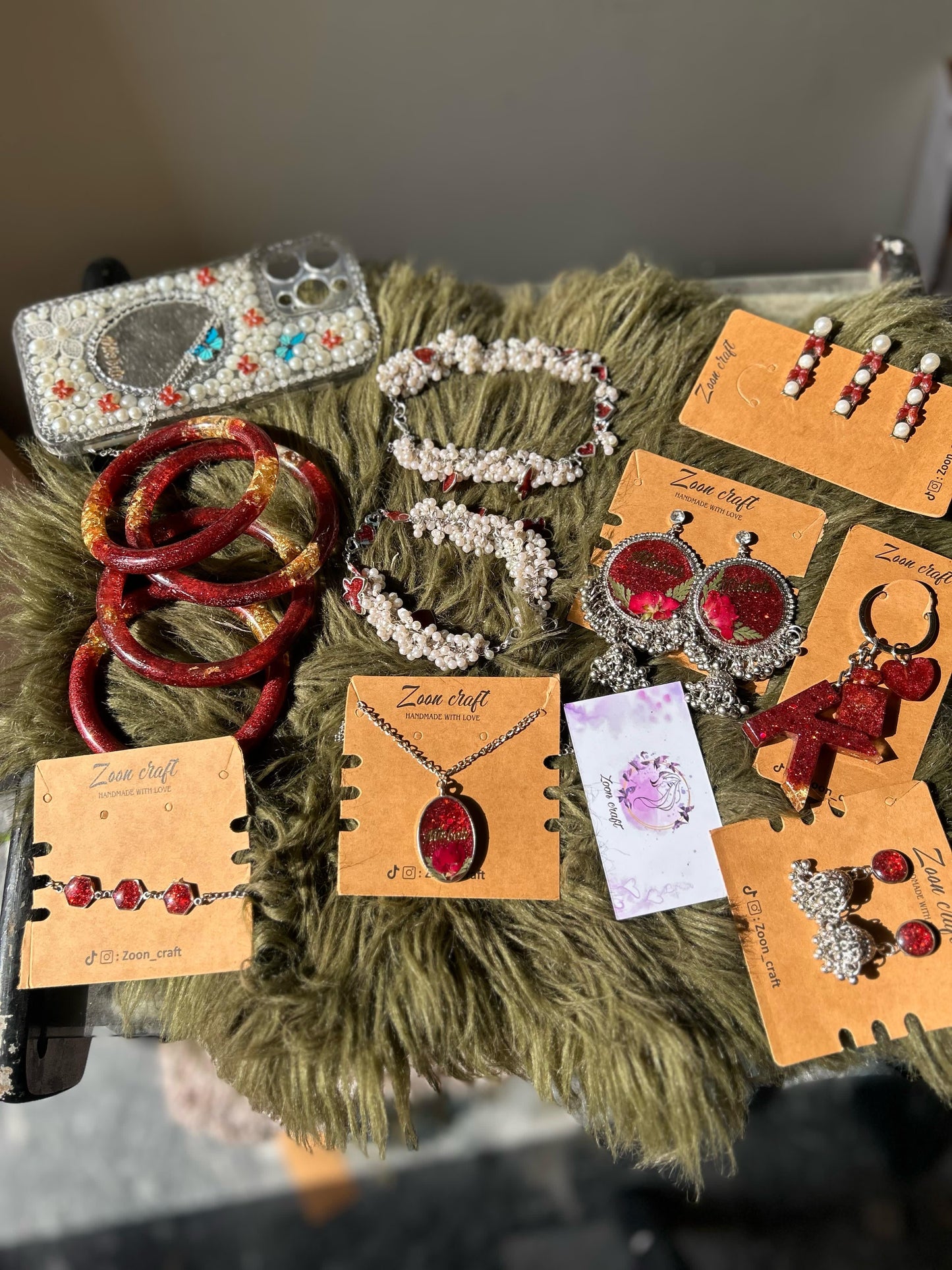 Rose Reverie Gift box 🫶🏻🌹- Resin jewelry ( jhumkas , ring , earrings, pendent , payal , keychain , hair pins , phone cover , bracelet, bangels ) ✨🫶🏻
