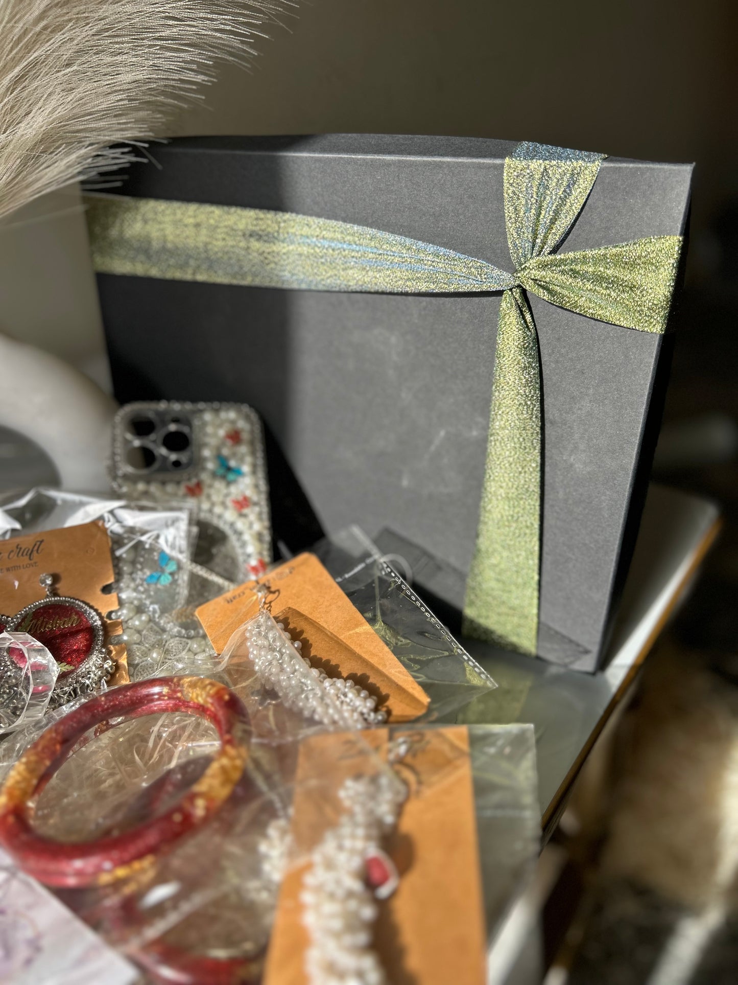 Rose Reverie Gift box 🫶🏻🌹- Resin jewelry ( jhumkas , ring , earrings, pendent , payal , keychain , hair pins , phone cover , bracelet, bangels ) ✨🫶🏻
