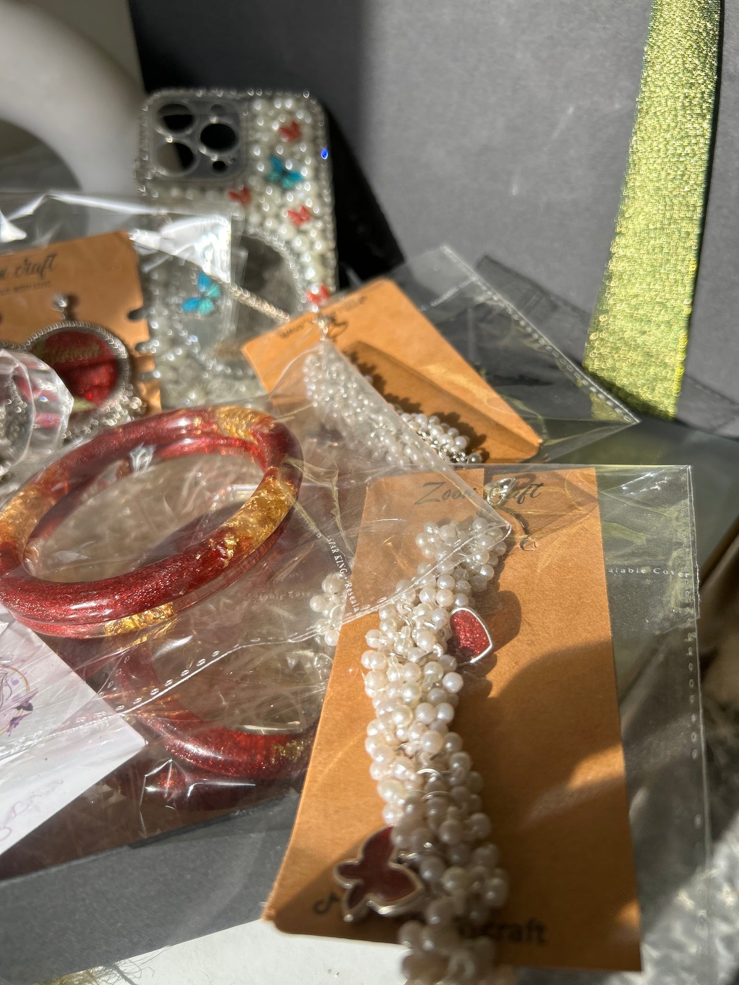 Rose Reverie Gift box 🫶🏻🌹- Resin jewelry ( jhumkas , ring , earrings, pendent , payal , keychain , hair pins , phone cover , bracelet, bangels ) ✨🫶🏻