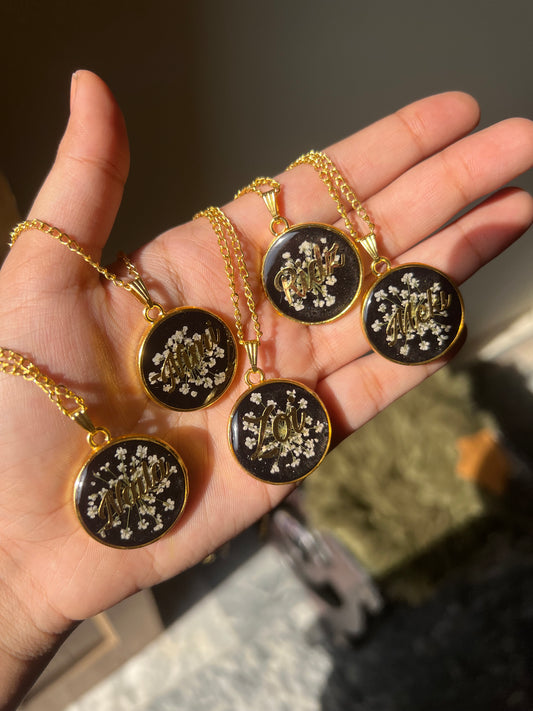 Ammi majus Pendants 🖤customise your Names✨