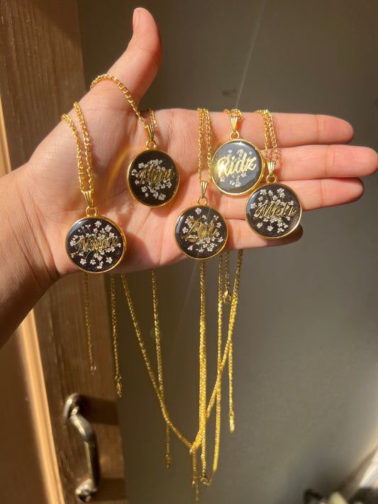 Ammi majus Pendants 🖤customise your Names✨